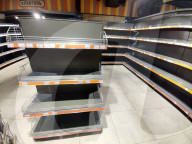 NEWS - Ukraine-Konflikt: Leere Regale in einem der Kiewer Supermärkte
