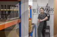 FEATURE - Weltweit gefragtes Musikinstrument: Blick in die Fertigung von Dudelsäcken bei Wallace Bagpipes in Paisley