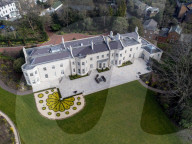 NEWS - Ukraine-Konflikt: Das 48 Millionen Pfund teure Anwesen des Oligarchen Alisher Ousmanov in Highgate, London,