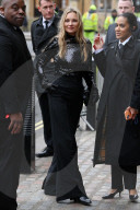PEOPLE -  Promis bei der Burberry Show in London