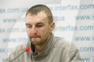 NEWS - Ukraine-Konflikt: Gefangene russische Piloten sprechen an einer Pressekonferenz in Kiew teil,
