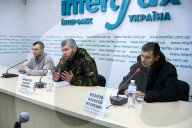 NEWS - Ukraine-Konflikt: Gefangene russische Piloten sprechen an einer Pressekonferenz in Kiew teil,