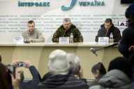 NEWS - Ukraine-Konflikt: Gefangene russische Piloten sprechen an einer Pressekonferenz in Kiew teil,