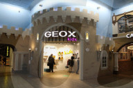 NEWS - Ukraine-Konflikt: Offene Shops internationaler Premium-Brands in St. Petersburg