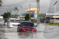 Ballina flood: thousands of homes impacted with ‘peak to continue for a number of hours’
Mayor of northern NSW town calls for help, saying water ‘is still coming full force towards us’