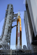 NEWS - Die NASA rollt die erste SLS-Rakete zur Startrampe im Kennedy Space Center