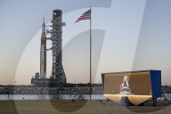 NEWS - Die NASA rollt die erste SLS-Rakete zur Startrampe im Kennedy Space Center