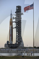 NEWS - Die NASA rollt die erste SLS-Rakete zur Startrampe im Kennedy Space Center