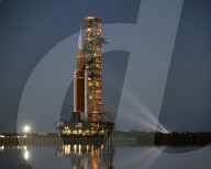 NEWS - Die NASA rollt die erste SLS-Rakete zur Startrampe im Kennedy Space Center