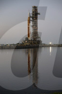 NEWS - Die NASA rollt die erste SLS-Rakete zur Startrampe im Kennedy Space Center