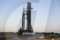 NEWS - Die NASA rollt die erste SLS-Rakete zur Startrampe im Kennedy Space Center