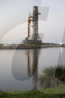 NEWS - Die NASA rollt die erste SLS-Rakete zur Startrampe im Kennedy Space Center