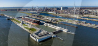 NEWS - Die grösste der Welt: Die Neue Schleusenanlage von IJmuiden aus der Luft gesehen