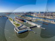NEWS - Die grösste der Welt: Die Neue Schleusenanlage von IJmuiden aus der Luft gesehen