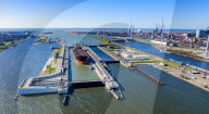 NEWS - Die grösste der Welt: Die Neue Schleusenanlage von IJmuiden aus der Luft gesehen