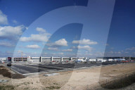 NEWS - Auf der Grossbaustelle der Tesla-Gigafactory 4 laufen die Bauarbeiten auf Hochtouren