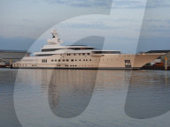 FEATURE -  Luxusjacht Pelorus liegt in Hamburg für Umbau und Instandsetzungsarbeiten