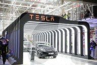 Besuch des Bundeskanzlers beim Unternehmen Tesla