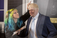 FEATURE - Nur echt mit dem Wuschelkopf: Die neue BoJo-Wachsfigur von Madame Tussauds