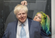 FEATURE - Nur echt mit dem Wuschelkopf: Die neue BoJo-Wachsfigur von Madame Tussauds