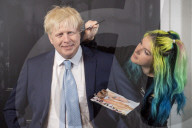 FEATURE - Nur echt mit dem Wuschelkopf: Die neue BoJo-Wachsfigur von Madame Tussauds