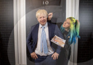 FEATURE - Nur echt mit dem Wuschelkopf: Die neue BoJo-Wachsfigur von Madame Tussauds