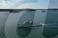 NEWS - Ein NATO-Schiff auf dem Weg durch den Stockholmer Schärengarten