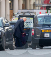 PEOPLE -  Boris Becker besteigt ein Taxi auf den Weg zu seinem Prozess in London 
