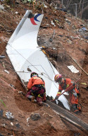 NEWS - Flugzeugabsturz in China: Die Bergungsarbeiten in Tengxian dauern an