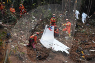 NEWS - Flugzeugabsturz in China: Die Bergungsarbeiten in Tengxian dauern an