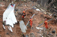 NEWS - Flugzeugabsturz in China: Die Bergungsarbeiten in Tengxian dauern an