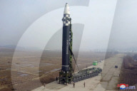 NEWS -  Nordkoreas Führer Kim Jong Un beim Test seiner neuen Interkontinentalrakete