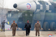 NEWS -  Nordkoreas Führer Kim Jong Un beim Test seiner neuen Interkontinentalrakete