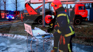 NEWS - Ukraine-Krieg: Feuerwehrleute arbeiten an einem von russischen Raketen getroffenen Treibstofflager, Lviv