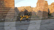 FEATURE - Roboterhund hilft bei der Bewachung der antiken römischen Ruinen von Pompeji
