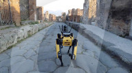 FEATURE - Roboterhund hilft bei der Bewachung der antiken römischen Ruinen von Pompeji
