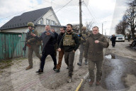 NEWS - Ukraine-Krieg: Der ukrainische Präsident Volodymyr Zelensky besucht die Stadt Bucha