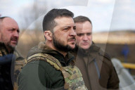 NEWS - Ukraine-Krieg: Der ukrainische Präsident Volodymyr Zelensky besucht die Stadt Bucha