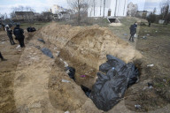 NEWS - Ukraine-Krieg: Massengrab in Bucha
