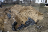 NEWS - Ukraine-Krieg: Massengrab in Bucha