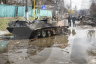 NEWS - Ukraine-Krieg: Massengrab in Bucha
