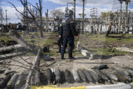 NEWS - Ukraine-Krieg: Zerstörte russische Fahrzeuge in den Strassen von Buka