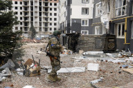 NEWS - Ukraine-Krieg: Zerstörte russische Fahrzeuge in den Strassen von Buka