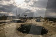 NEWS - Ukraine-Krieg: Zerstörte russische Fahrzeuge in den Strassen von Buka