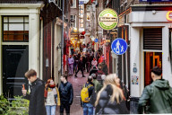 NEWS - Coronavirus: Ist Corona vorbei? Viele Touristen in den Strassen von Amsterdam
