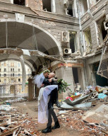 NEWS - Ukraine-Krieg: Hochzeit in Charkiw