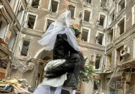 NEWS - Ukraine-Krieg: Hochzeit in Charkiw
