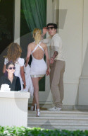 PEOPLE - Frisch verheiratet:  Brooklyn Beckham und Nicole Peltz beim Hochzeitsbrunch