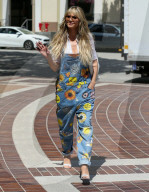 PEOPLE - Flower Power: Heidi Klum trifft bei den America's Got Talent Studios ein