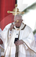 NEWS - Papst Franziskus zelebriert Ostermesse